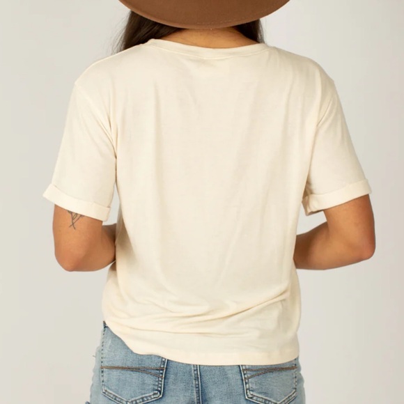 **New** Joyfolie Gardenia Graphic Tee with Floral Design - Picture 3 of 7